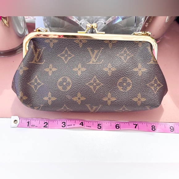 SOLD Vintage Louis Vuitton Kisslock Purse w COA - Picture 10 of 13
